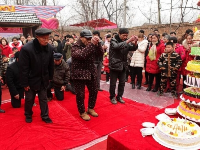 ���ϰٚq���̉��� 200������݅��꠿��^