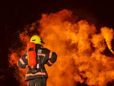 ���Ⱥ��R�]��Ƭ--���(y��ng)����Ӳ�h��(xi��)��